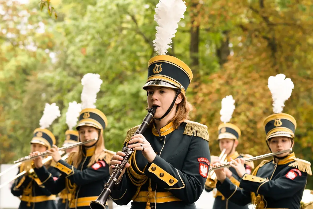 Orkiestra_Wernisaż_RenataWojciechowska_small-18