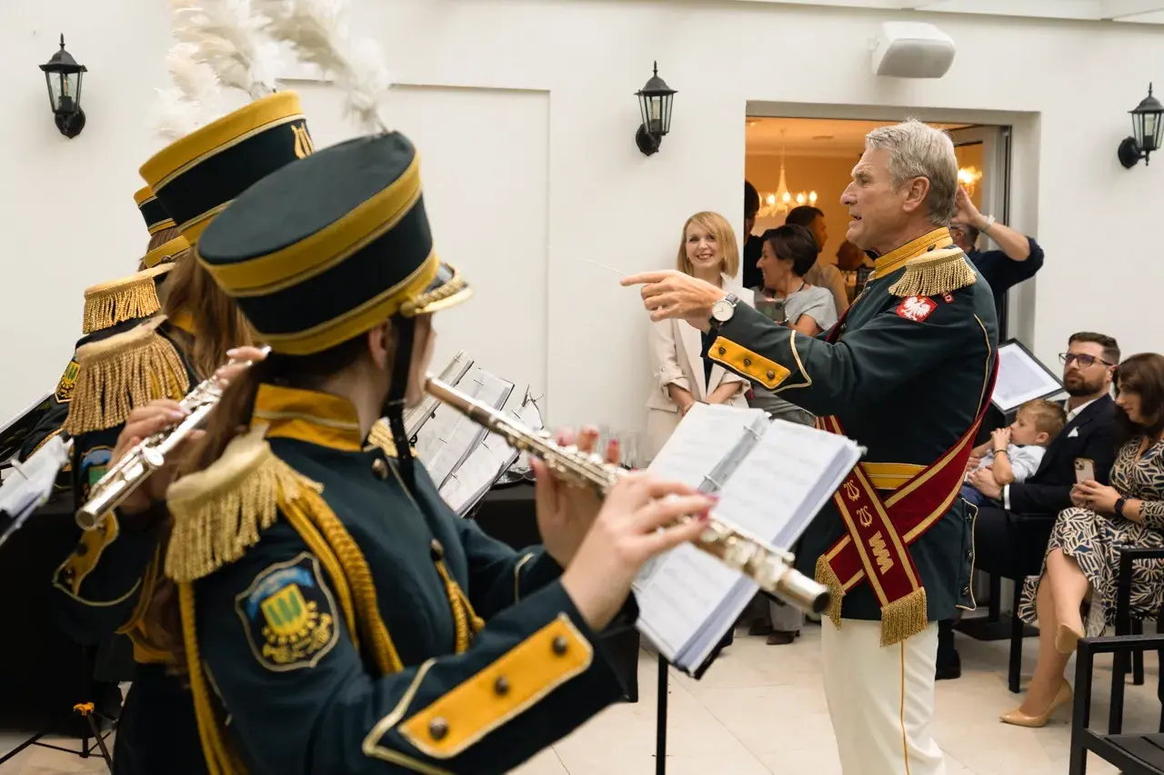 Orkiestra_Wernisaż_RenataWojciechowska_small-3