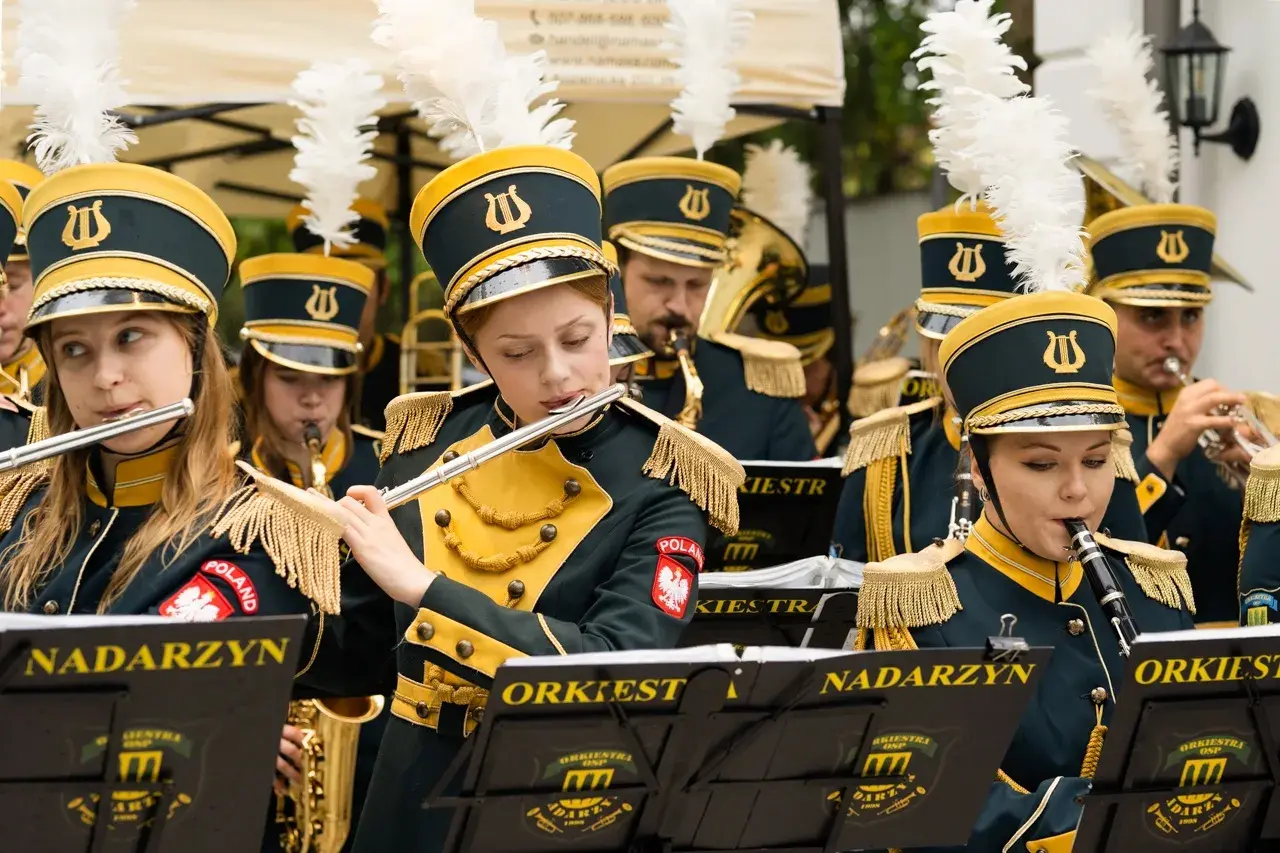 Orkiestra_Wernisaż_RenataWojciechowska_small-8